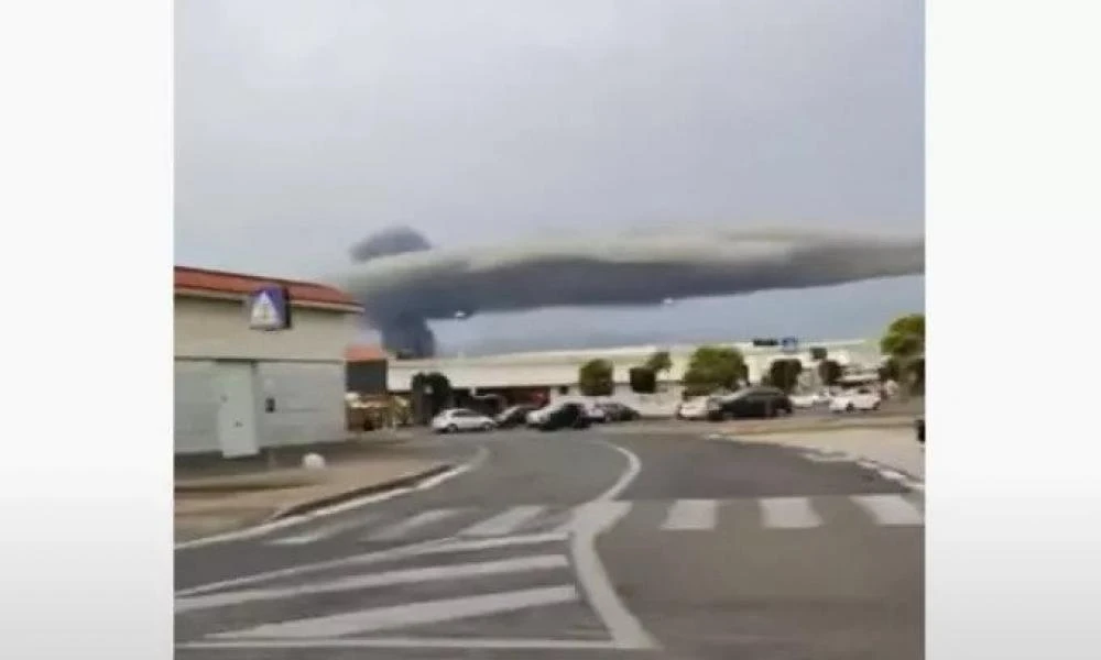 Ιταλία: Φωτιά σε εργοστάσιο έξω από τη Ρώμη-Φόβοι για τοξικά αέρια (βίντεο)